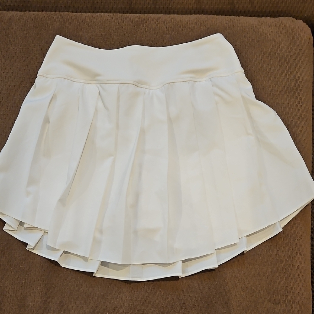Old Navy Cream Mini Skater Shorts with Pleats for Resort Wear